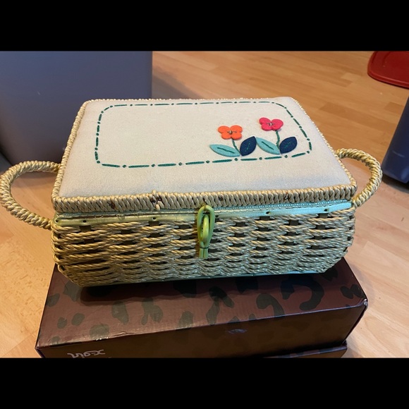 Belding Corticelli Sewing Box - Picture 1 of 5